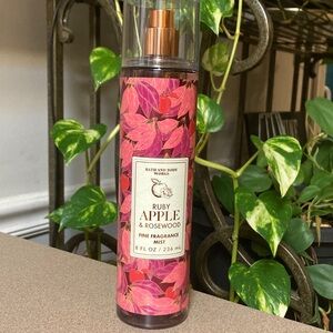 Bath & Body Works Pink Leaf Fragrance